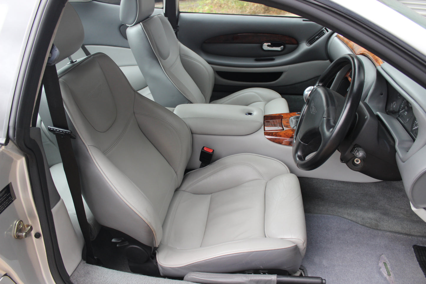 Aston Martin DB7 Vantage - Manual