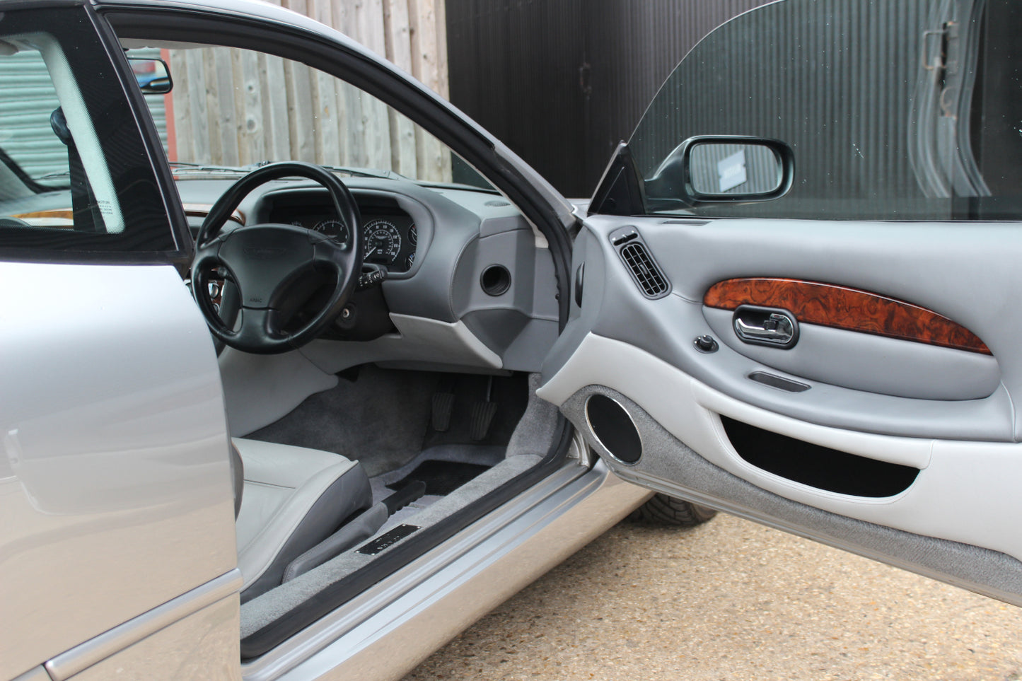 Aston Martin DB7 Vantage - Manual