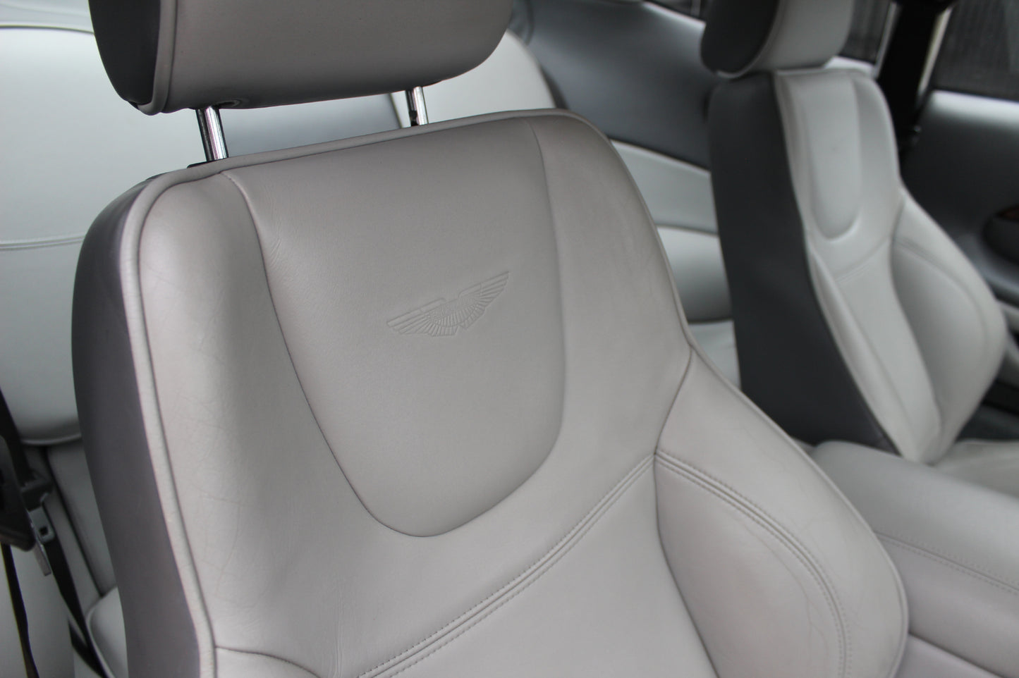 Aston Martin DB7 Vantage - Manual