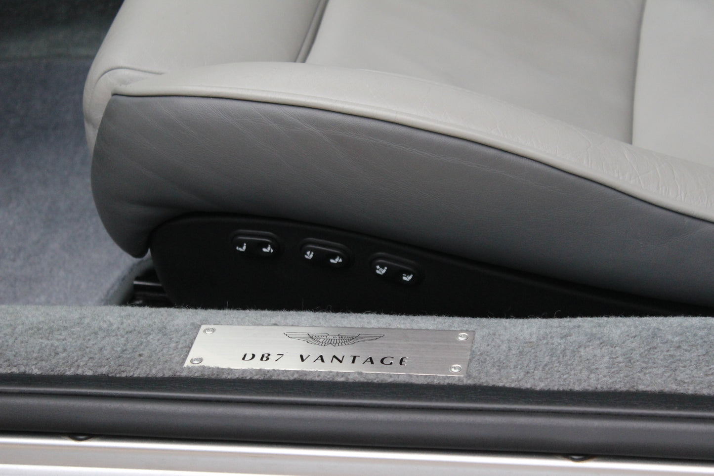 Aston Martin DB7 Vantage - Manual