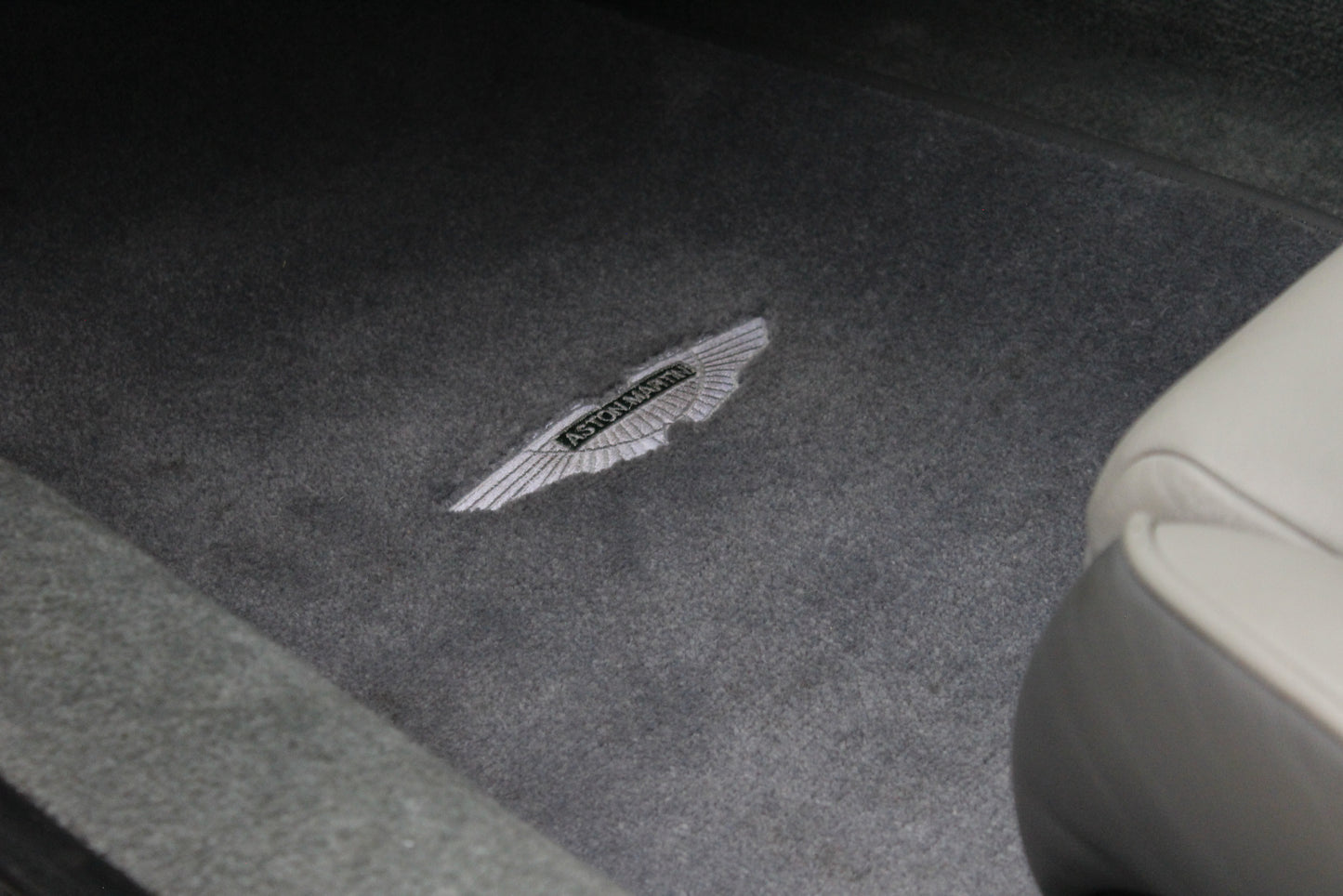 Aston Martin DB7 Vantage - Manual