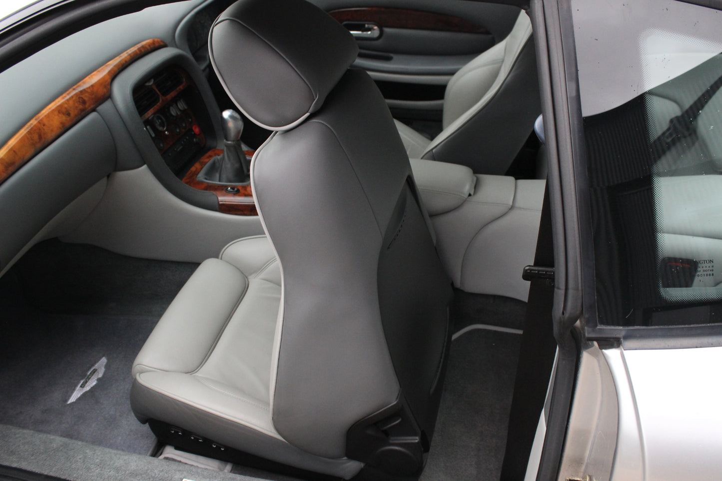 Aston Martin DB7 Vantage - Manual