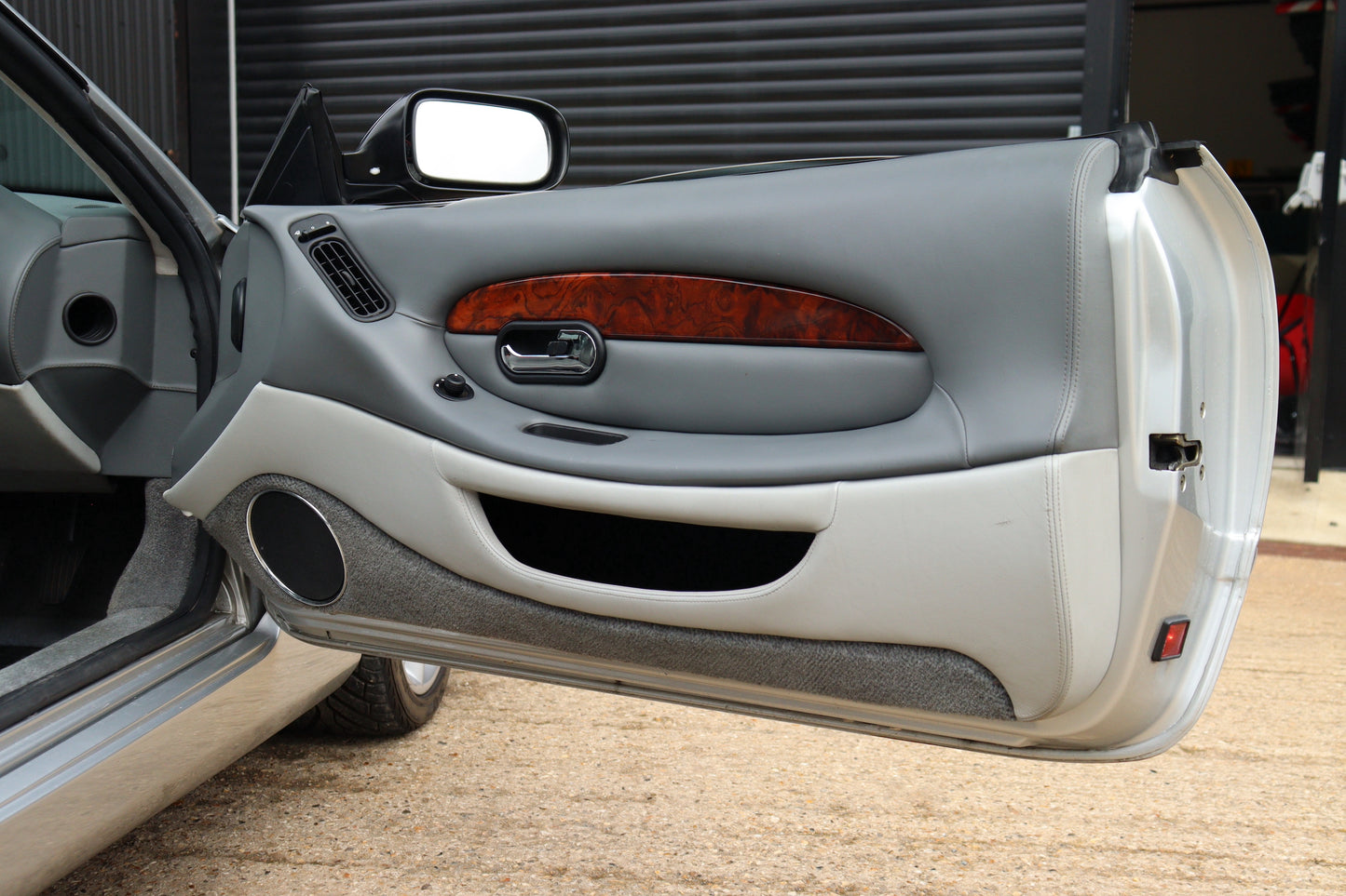 Aston Martin DB7 Vantage - Manual