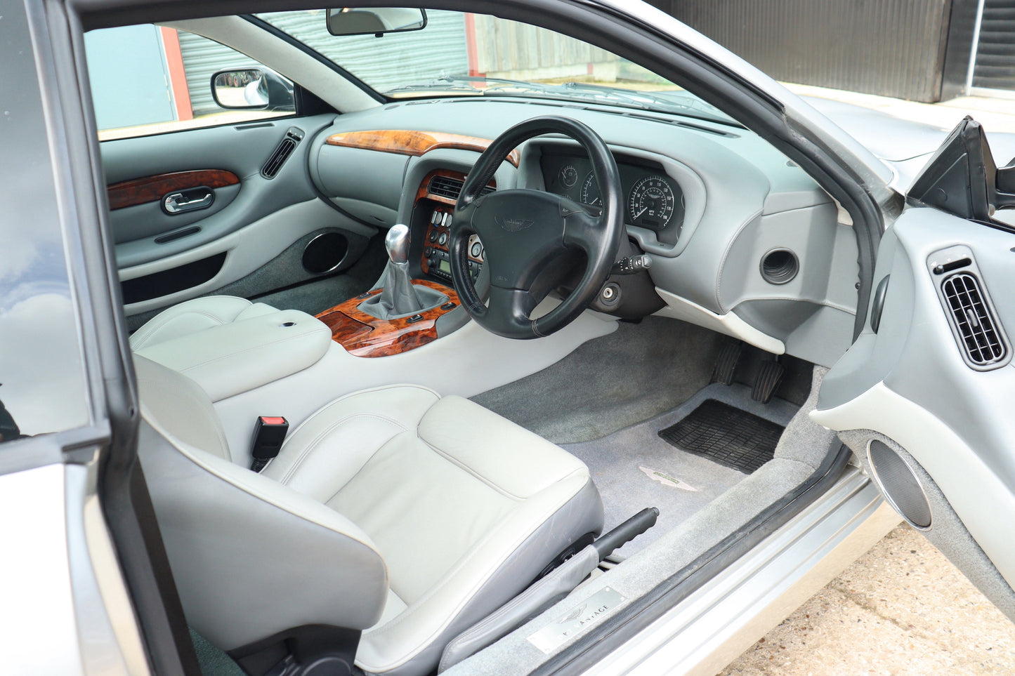 Aston Martin DB7 Vantage - Manual