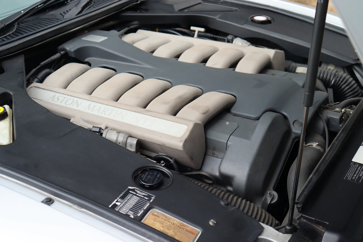 Aston Martin DB7 Vantage - Manual