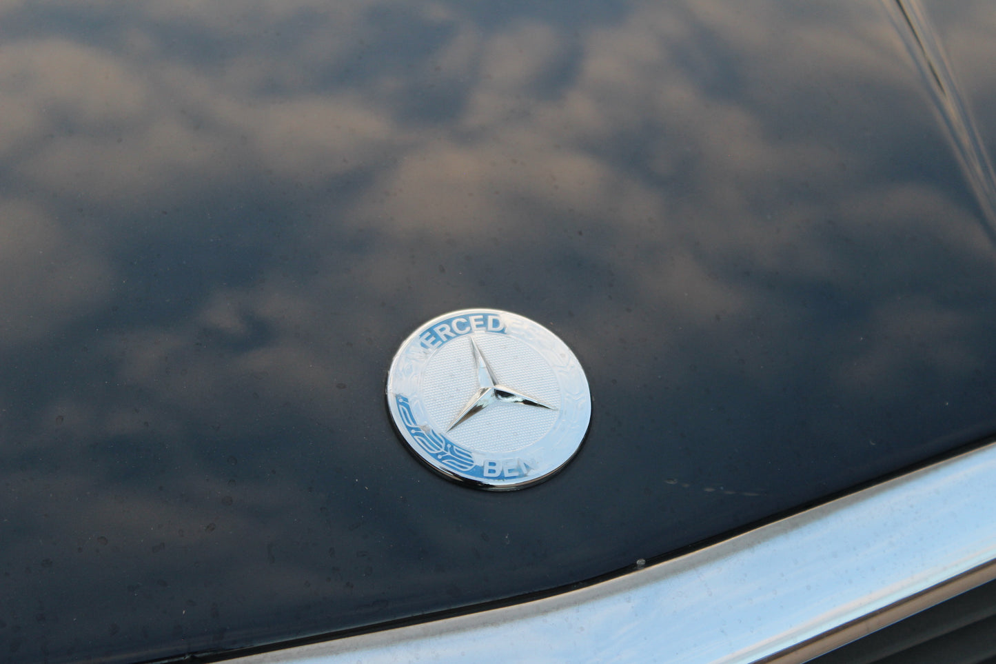 Mercedes-Benz R107 500 SL - Midnight Blue